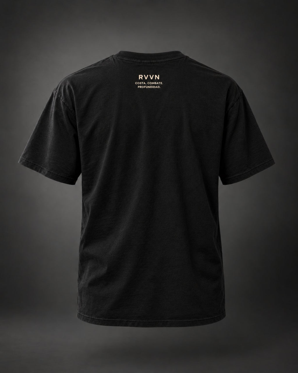 RVVN CORE polera negra, espalda con logo y frase Costa. Combate. Profundidad.