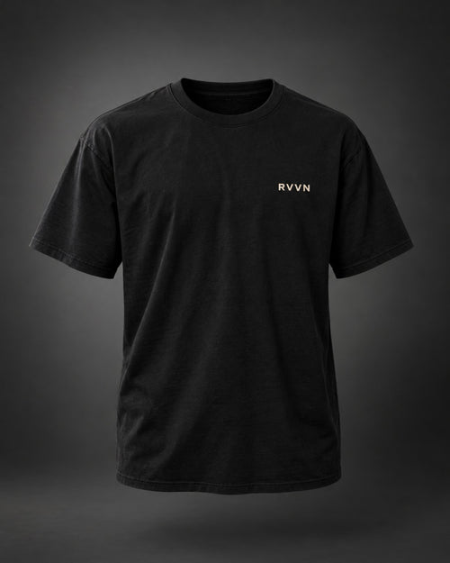 RVVN CORE polera negra, frente con logo RVVN en el pecho